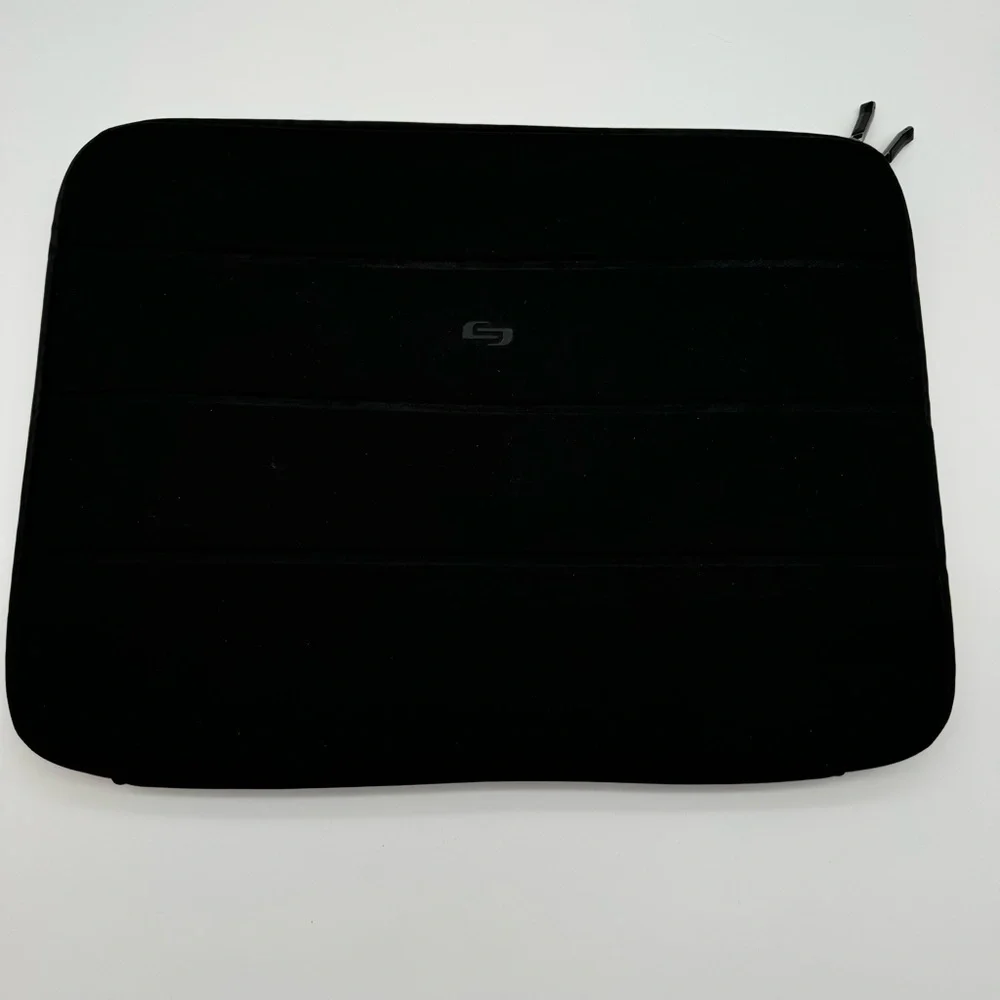 Solo New York Bond Neoprene Laptop Sleeve – Lightweight & Padded